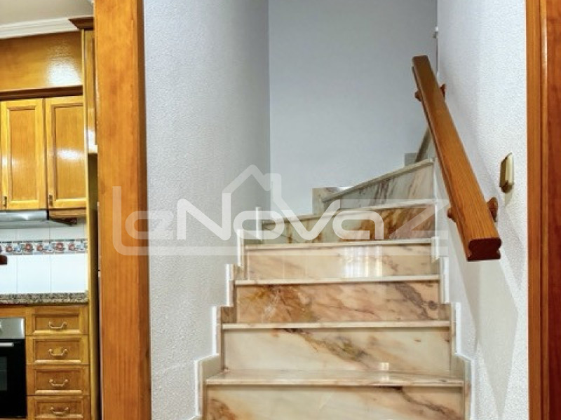 Háromszintes bungaló Lomas De Cabo Roigban. #2072