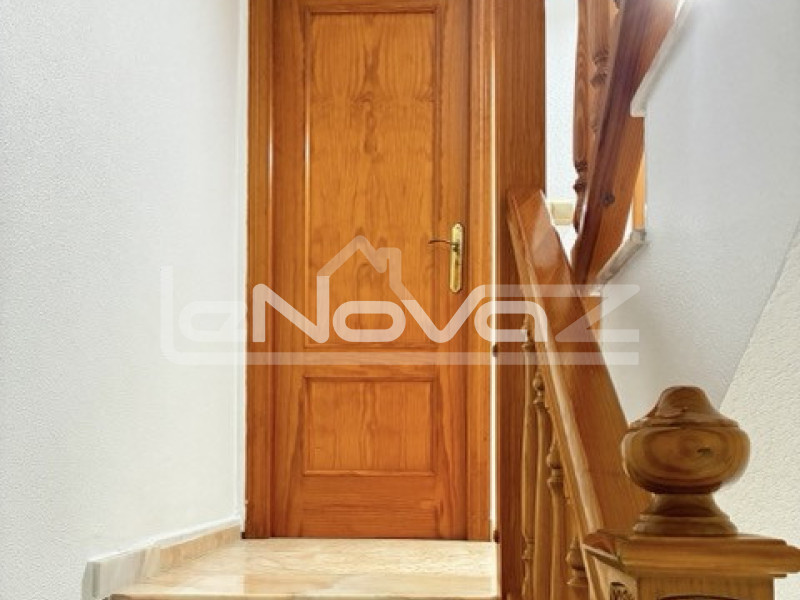 Háromszintes bungaló Lomas De Cabo Roigban. #2072