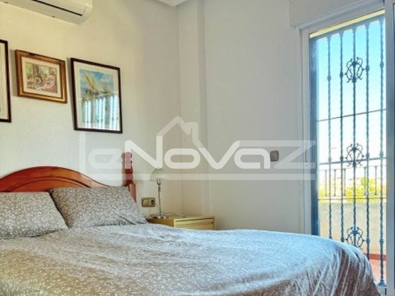 Háromszintes bungaló Lomas De Cabo Roigban. #2072