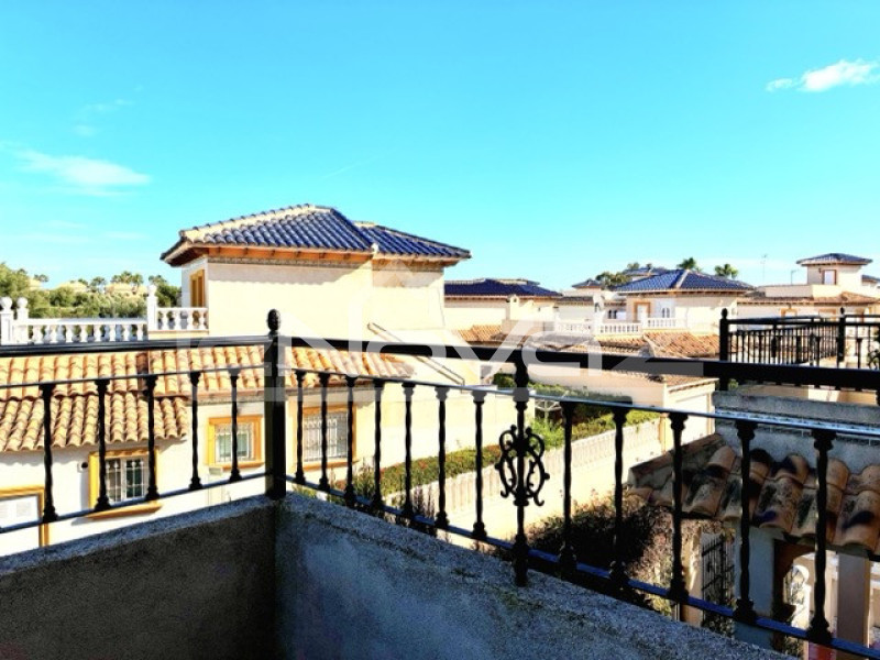 Háromszintes bungaló Lomas De Cabo Roigban. #2072