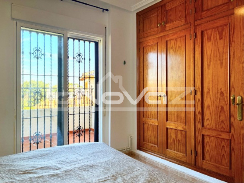 Háromszintes bungaló Lomas De Cabo Roigban. #2072