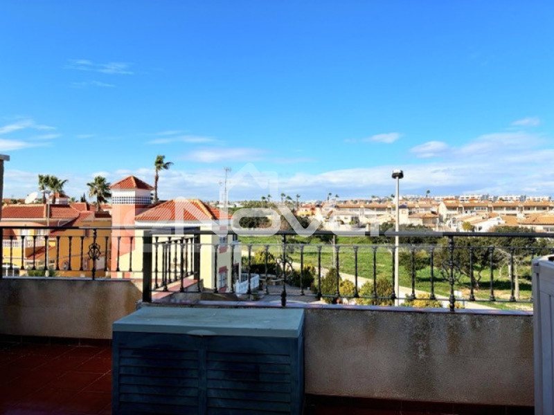 Háromszintes bungaló Lomas De Cabo Roigban. #2072