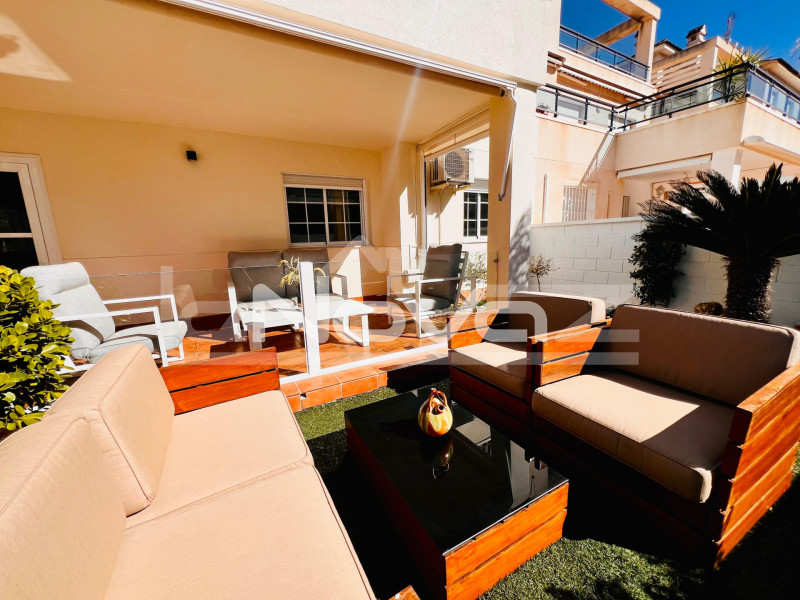 Світла кутова квартира на першому поверсі лише за 700 м від моря – Mil Palmeras. #2080