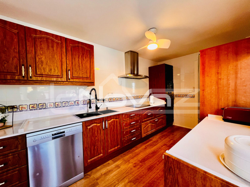 Світла кутова квартира на першому поверсі лише за 700 м від моря – Mil Palmeras. #2080