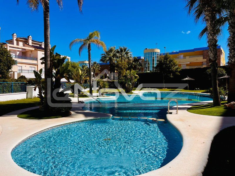 Світла кутова квартира на першому поверсі лише за 700 м від моря – Mil Palmeras. #2080