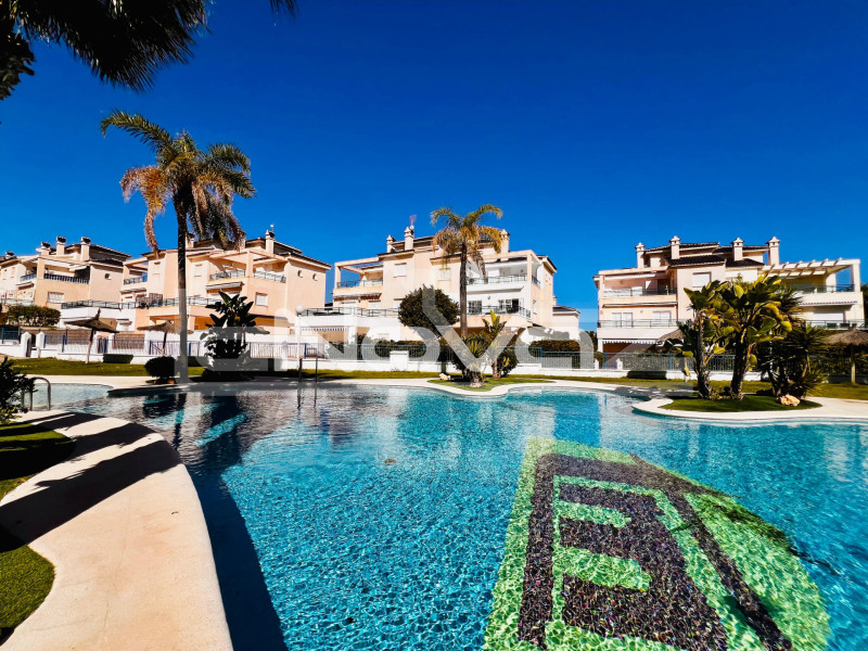 Світла кутова квартира на першому поверсі лише за 700 м від моря – Mil Palmeras. #2080