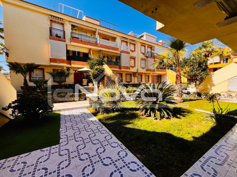 Затишна 2-кімнатна квартира всього за 2 хвилини від моря – район Ла Велета, Торрев'єха. #2083