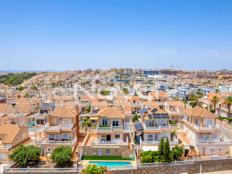 Villa négy hálószobával La Mata. #2088