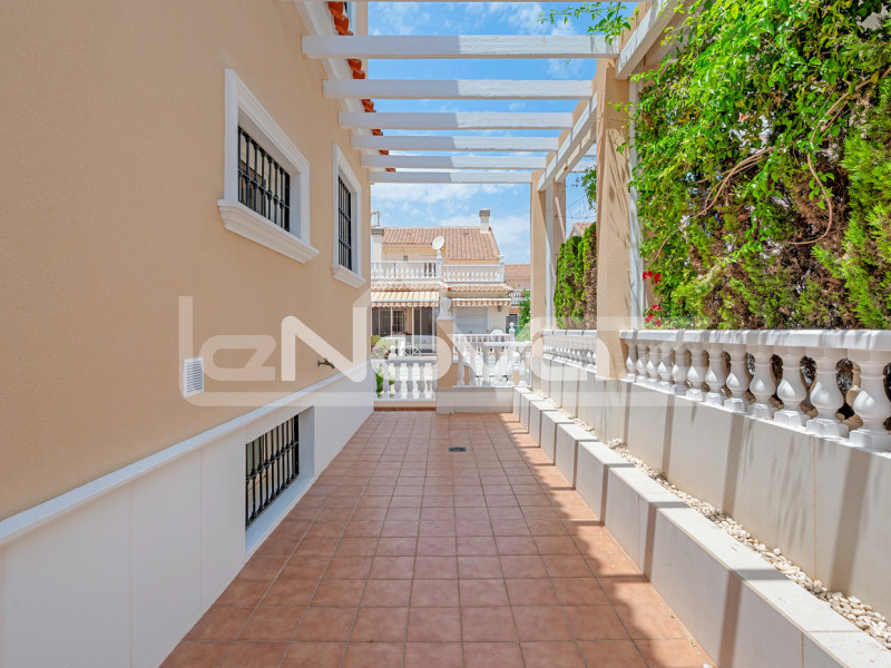 Villa négy hálószobával La Mata. #2088