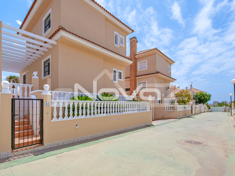 Villa négy hálószobával La Mata. #2088