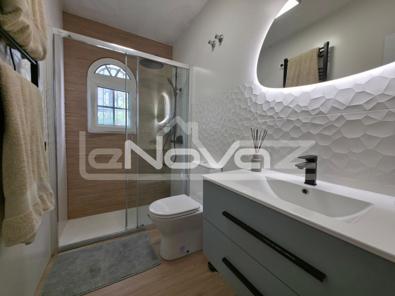 Неймовірний повністю відремонтований бунгало на першому поверсі в Лос-Дольсес. #2095