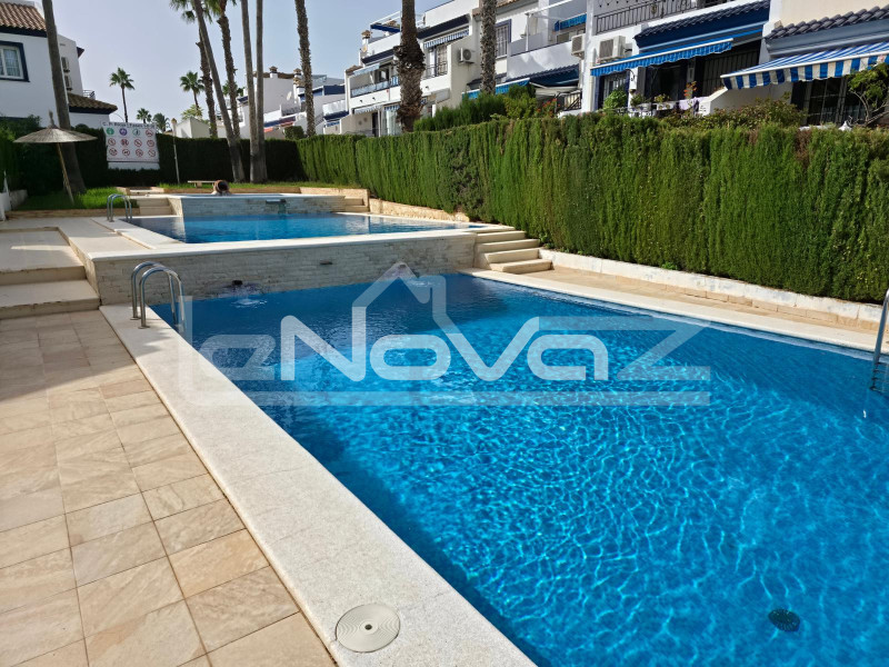 Неймовірний повністю відремонтований бунгало на першому поверсі в Лос-Дольсес. #2095