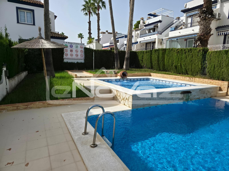 Неймовірний повністю відремонтований бунгало на першому поверсі в Лос-Дольсес. #2095