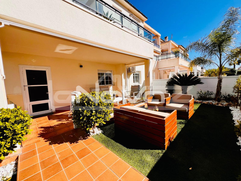 Сучасні апартаменти з трьома спальнями Mil Palmeras. #2096