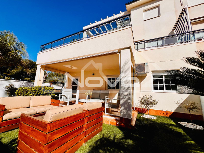 Сучасні апартаменти з трьома спальнями Mil Palmeras. #2096