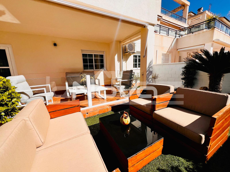 Сучасні апартаменти з трьома спальнями Mil Palmeras. #2096