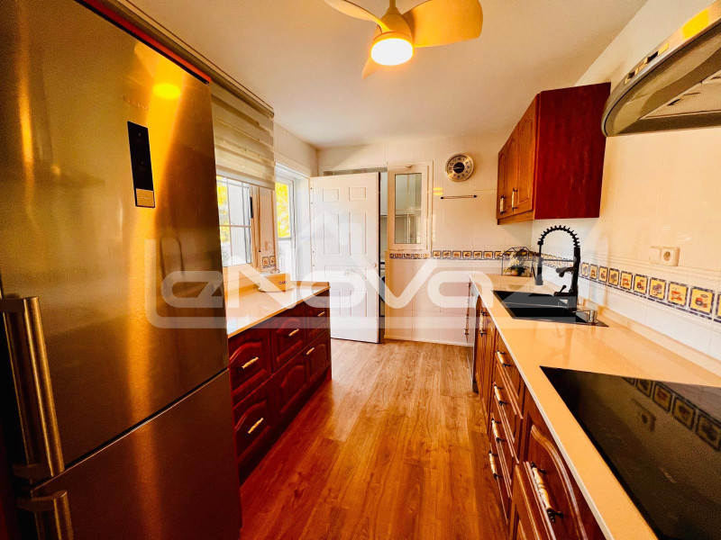 Сучасні апартаменти з трьома спальнями Mil Palmeras. #2096