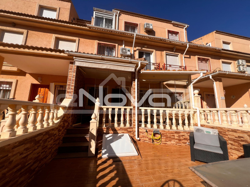 Magnifique maison de ville entièrement rénovée au cœur de Playa Flamenca. #2103