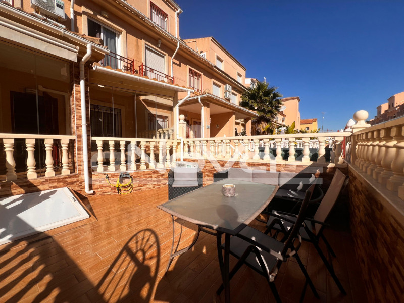 Magnifique maison de ville entièrement rénovée au cœur de Playa Flamenca. #2103