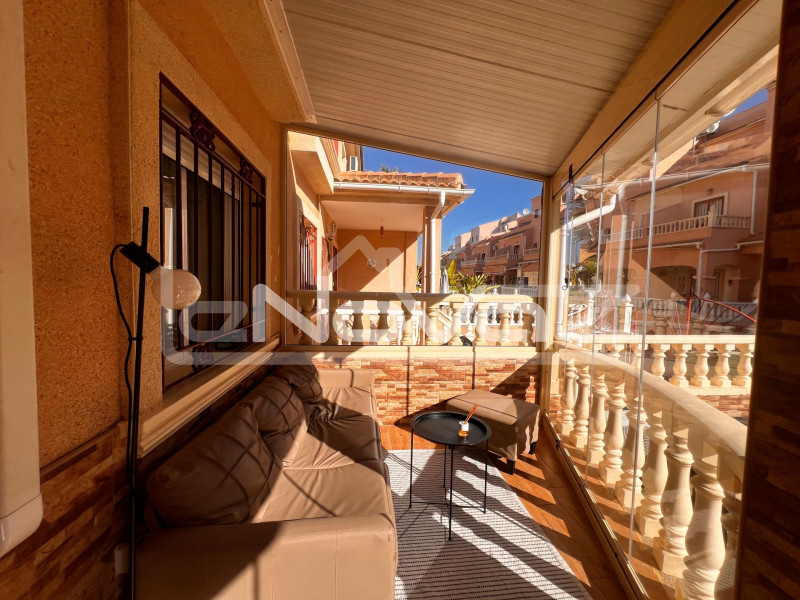 Magnifique maison de ville entièrement rénovée au cœur de Playa Flamenca. #2103