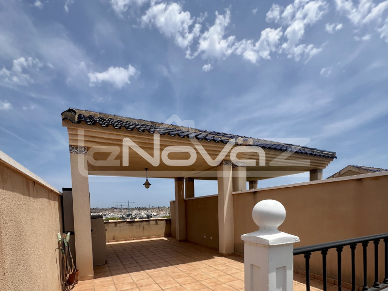 Bungalow au dernier étage avec terrasse et solarium couvert. Villamartin. #2106