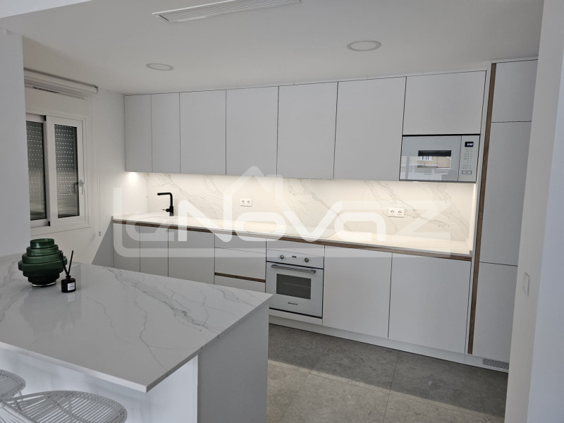 Appartement au rez-de-chaussée, entièrement rénové à Torrevieja. #2109