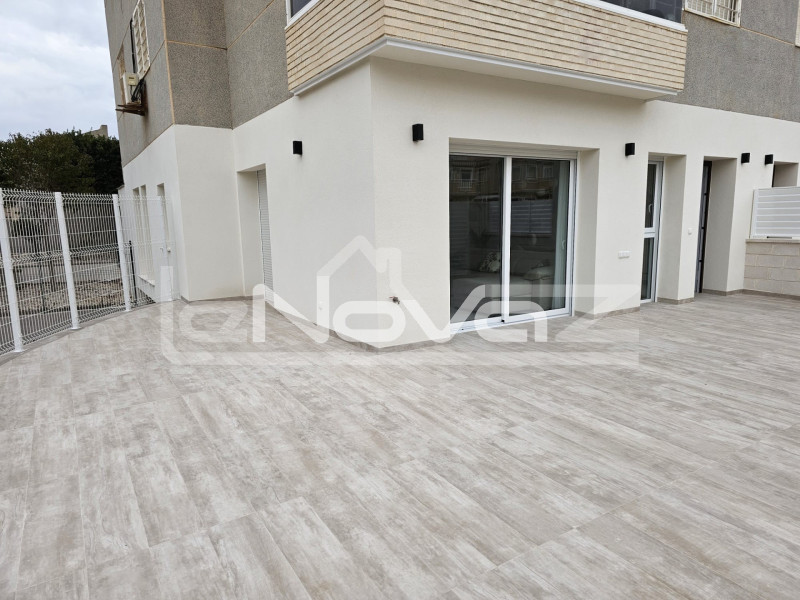 Appartement au rez-de-chaussée, entièrement rénové à Torrevieja. #2109