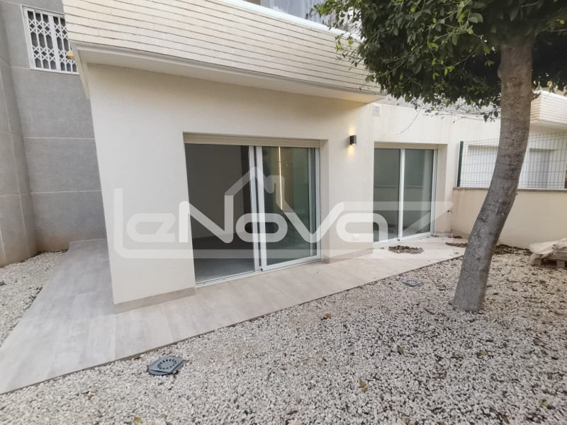 Appartement entièrement rénové au rez-de-chaussée à Torrevieja. #2110