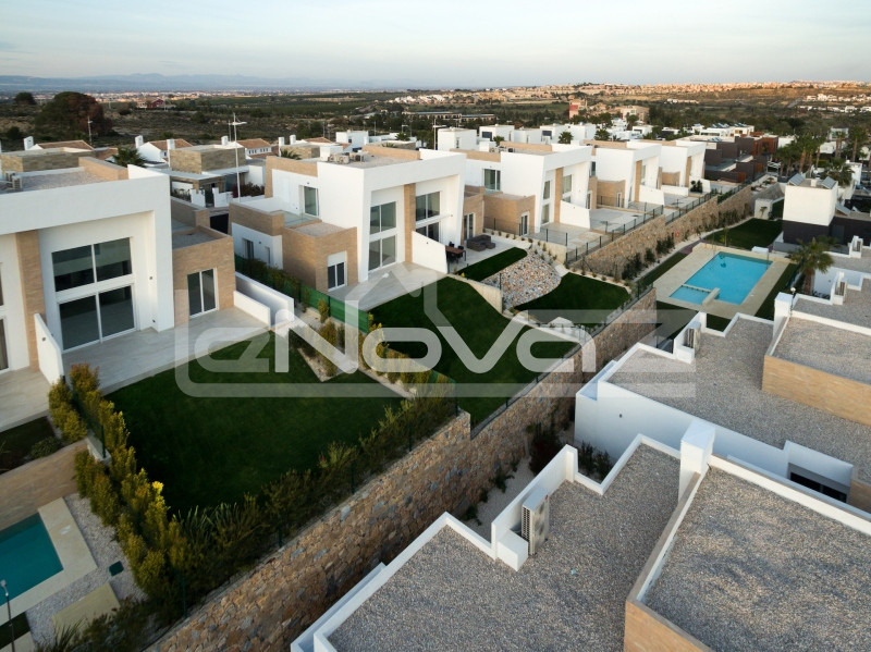 Villa with three bedrooms in Alicante. #674