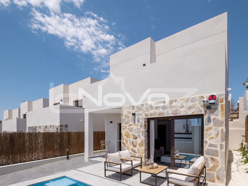 villa 3 bedrooms Villamartin. #711