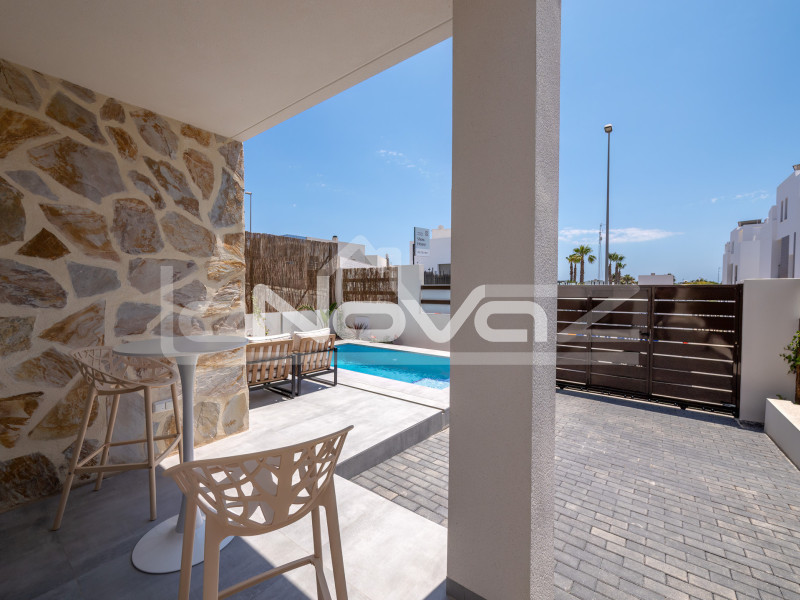 villa 3 bedrooms Villamartin. #711