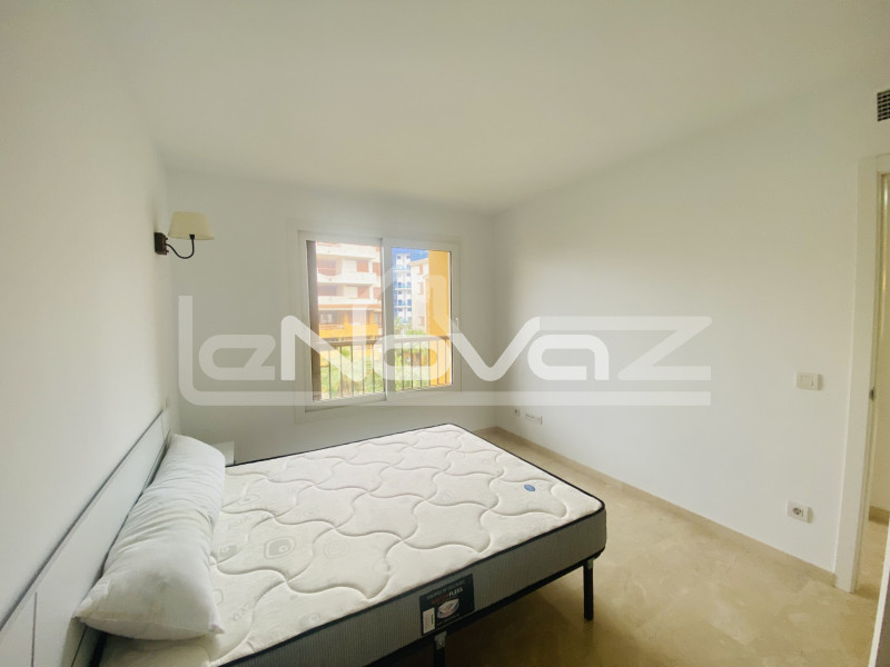 Комфортабельные апартаменты с 3 спальнями в 100 метрах до моря в Punta Primaв Punta Prima. #814