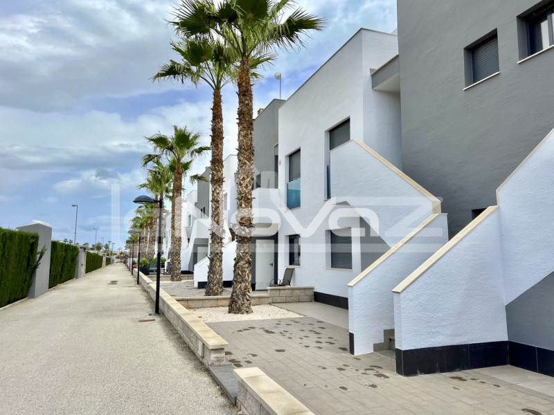 Lovely corner bungalow for holidays in La Zenia. #914