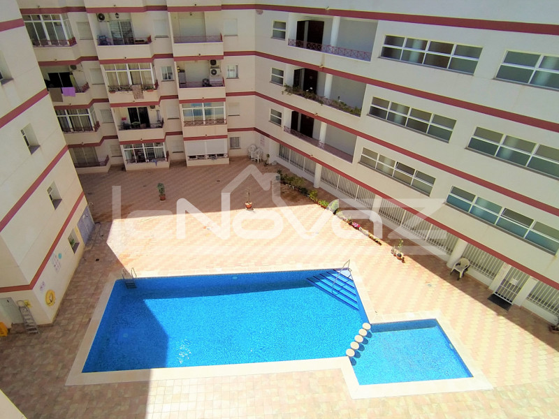 Современные апартаменты с 2 спальнями и бассейном рядом с парком в Torrevieja.. #935