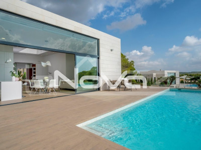 Ultra-modern villa with 3 bedrooms and a large plot in Las Colinas