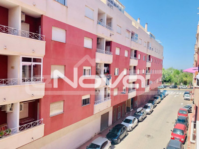 Very spacious studio apartment with swimming pool and terrace next to the Parque des Nations in Torrevieja.