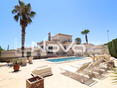 Stunning 3 bedroom villa with large plot and private pool in Las Ramblas.