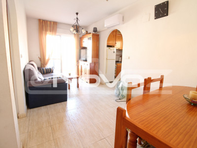 Spacious 3 bedroom apartment with 2 terraces facing southeast in Torrevieja.