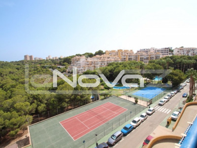 Apartment with 3 bedrooms, large terrace with sea views with garage and large storage room in Campoamor.
