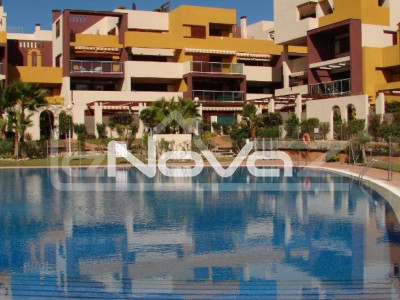 Потрясающие апартаменты с 2 спальнями и частным садом близко к пляжу в Playa Flamenca.