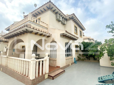 Incredible four-storey house with 2 bedrooms in Lomas de Cabo Roig