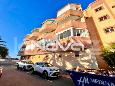 Fantastic apartment with private garage in the Cabo Roig area.
