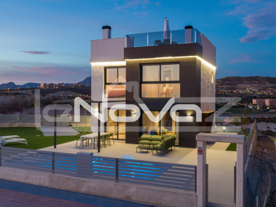 Villas with plot and private pool in the picturesque municipality of Alicante